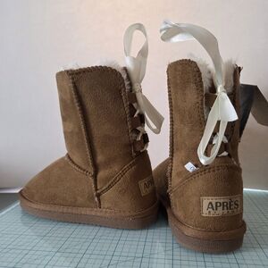 Lamo Apres Tan  Suede Boots with Cream Faux Fur Toddler GIRLS 11Y